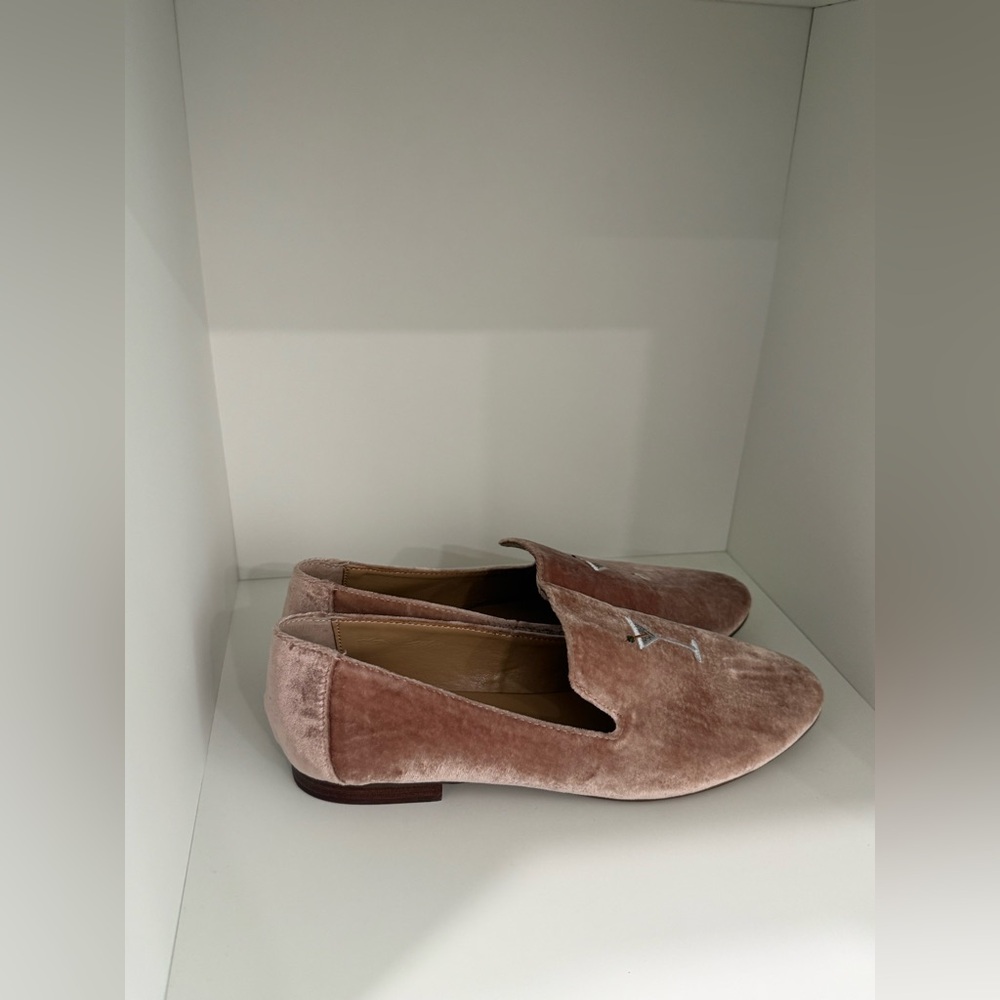 Banana Republic pink velour loafer flats w/ martini embroidery + small heel